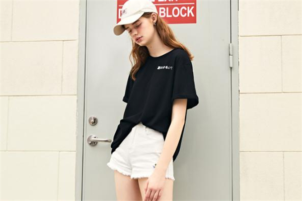 黑色衣服為什么會掉色 黑色衣服掉色怎樣復原 黑色衣服為什么會掉色 黑色衣服掉色怎樣復原