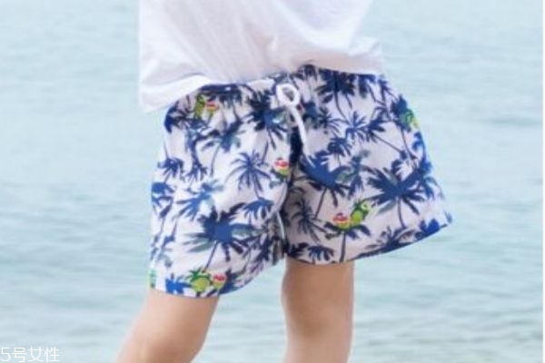如何挑選沙灘褲呢 沙灘褲可以做游泳褲嗎 如何挑選沙灘褲呢 沙灘褲可以做游泳褲嗎