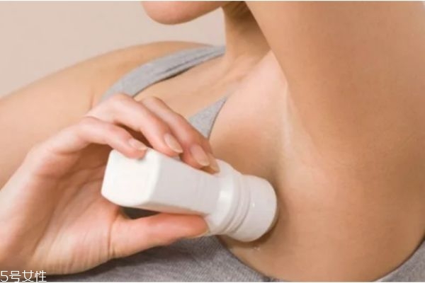 止汗香體噴霧對什么身體有什么害處 止汗噴霧的危害 止汗香體噴霧對什么身體有什么害處 止汗噴霧的危害