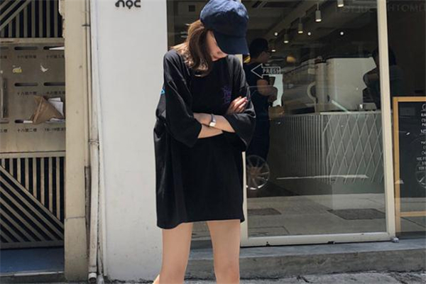 黑色衣服上的汗?jié)n怎么洗 黑色衣服上的汗?jié)n為什么是紅色 黑色衣服上的汗?jié)n怎么洗 黑色衣服上的汗?jié)n為什么是紅色