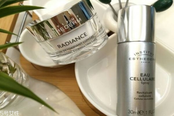 雅詩敦是一個怎么樣的品牌呢 雅詩敦的眼霜怎么樣呢 雅詩敦是一個怎么樣的品牌呢 雅詩敦的眼霜怎么樣呢