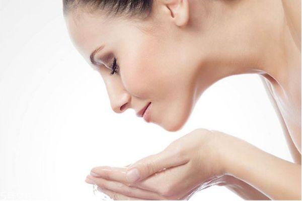 干皮長(zhǎng)痘痘是什么膚質(zhì) 干皮連續(xù)起痘的原因 干皮長(zhǎng)痘痘是什么膚質(zhì) 干皮連續(xù)起痘的原因