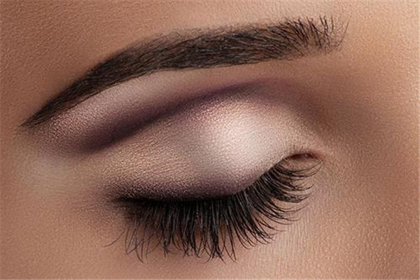 眼袋腫了有點(diǎn)疼痛怎么回事 眼袋為什么會腫