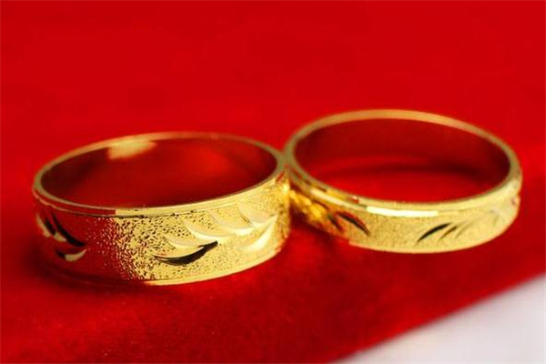 黃金戒指和鉆石戒指哪個好 黃金戒指和鉆石戒指哪個保值 黃金戒指和鉆石戒指哪個好 黃金戒指和鉆石戒指哪個保值