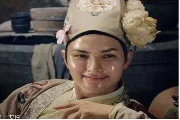 油皮怎么護(hù)膚呢 油皮應(yīng)該用什么產(chǎn)品呢 油皮怎么護(hù)膚呢 油皮應(yīng)該用什么產(chǎn)品呢