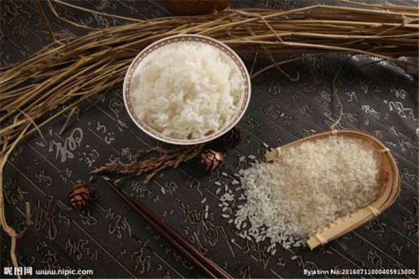 米飯用冷水還是熱水好 米飯?jiān)趺凑? alt=