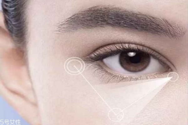 油性皮膚適合哪種護(hù)膚品 適合油性的護(hù)膚品 油性皮膚適合哪種護(hù)膚品 適合油性的護(hù)膚品