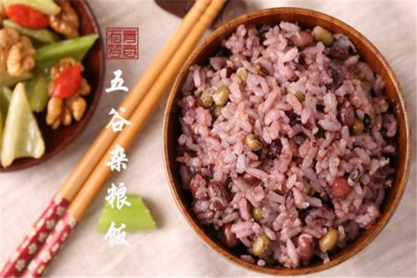 米飯能冷凍嗎 米飯最好是不要放冰箱太長(zhǎng)時(shí)間