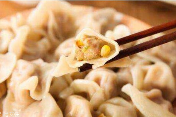 怎么包水餃呢 水餃應(yīng)該怎么煮呢 怎么包水餃呢 水餃應(yīng)該怎么煮呢