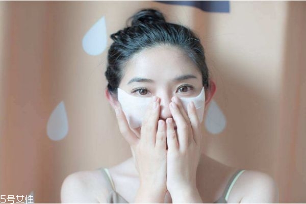 不能用什么樣的化妝水來濕敷 濕敷的時間大概要多久 不能用什么樣的化妝水來濕敷 濕敷的時間大概要多久