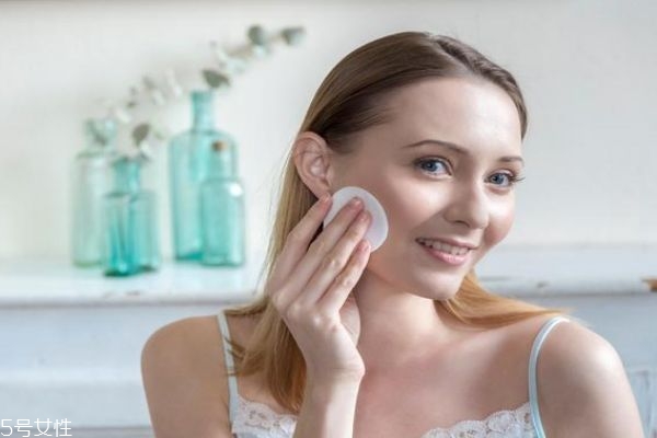 不能用什么樣的化妝水來濕敷 濕敷的時間大概要多久 不能用什么樣的化妝水來濕敷 濕敷的時間大概要多久