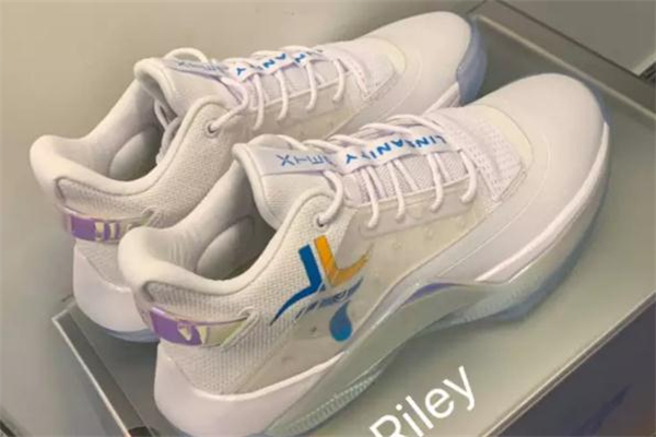 特步游云4代發(fā)售信息 特步游云4林書(shū)豪pe諜照曝光 特步游云4代發(fā)售信息 特步游云4林書(shū)豪pe諜照曝光