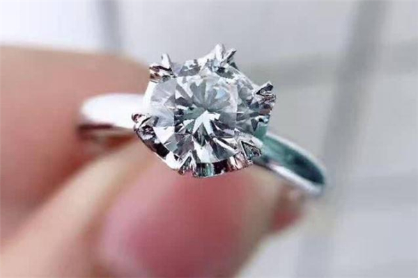 六福珠寶鉆戒怎么樣 六福珠寶鉆戒什么檔次 六福珠寶鉆戒怎么樣 六福珠寶鉆戒什么檔次