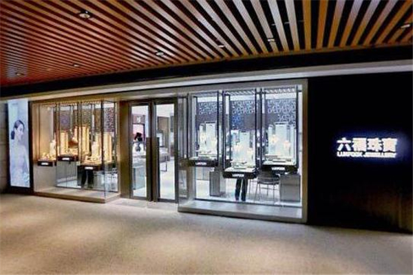 六福珠寶和老鳳祥哪個(gè)好 六福珠寶和老鳳祥品牌對比