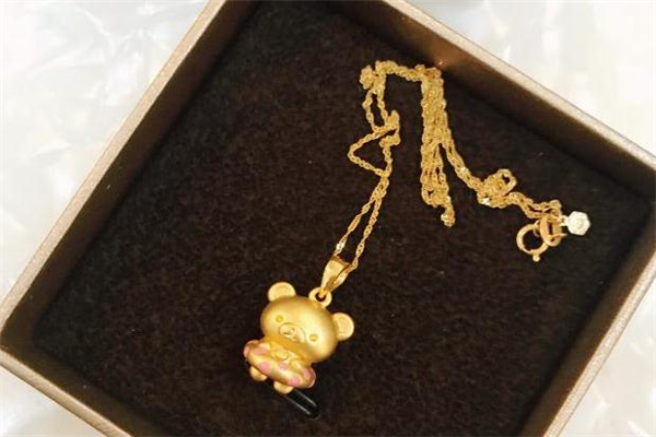 六福珠寶和老鳳祥哪個(gè)好 六福珠寶和老鳳祥品牌對(duì)比