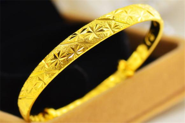 黃金手鐲怎么清洗變亮 黃金手鐲清洗小竅門(mén) 黃金手鐲怎么清洗變亮 黃金手鐲清洗小竅門(mén)