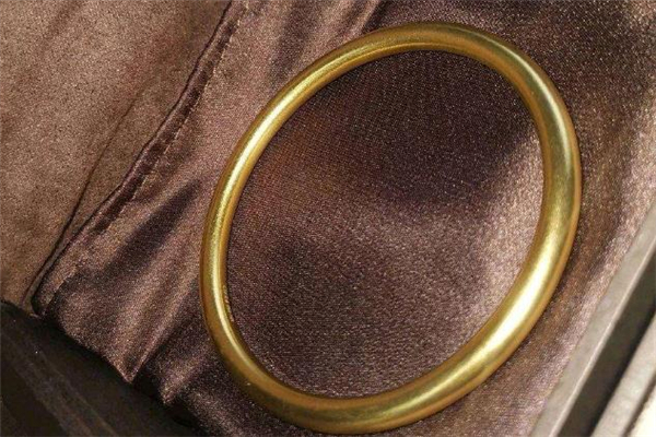 黃金手鐲可以和銀手鐲一起帶嗎 黃金手鐲佩戴禁忌 黃金手鐲可以和銀手鐲一起帶嗎 黃金手鐲佩戴禁忌