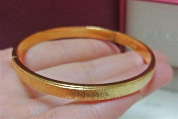 黃金手鐲可以寄快遞嗎 順豐可以寄黃金手鐲嗎 黃金手鐲可以寄快遞嗎 順豐可以寄黃金手鐲嗎