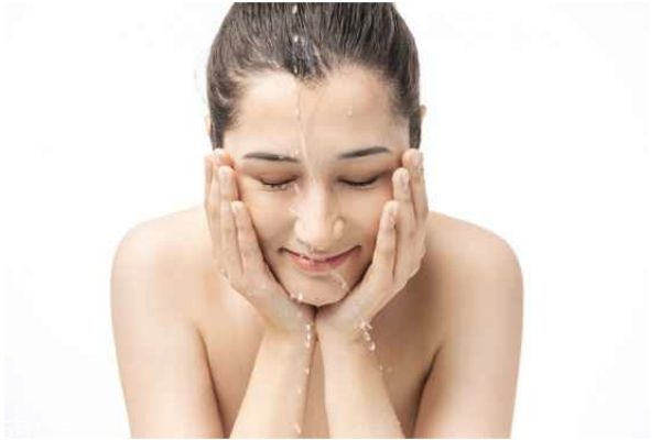 什么護(hù)膚品補(bǔ)水效果最好 補(bǔ)水效果好的護(hù)膚品推薦 什么護(hù)膚品補(bǔ)水效果最好 補(bǔ)水效果好的護(hù)膚品推薦