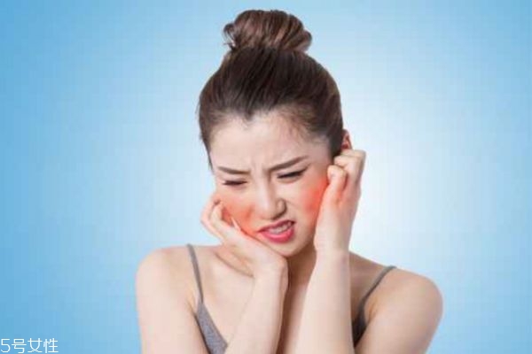 臉干癢用什么補水 臉部干癢怎么回事 臉干癢用什么補水 臉部干癢怎么回事