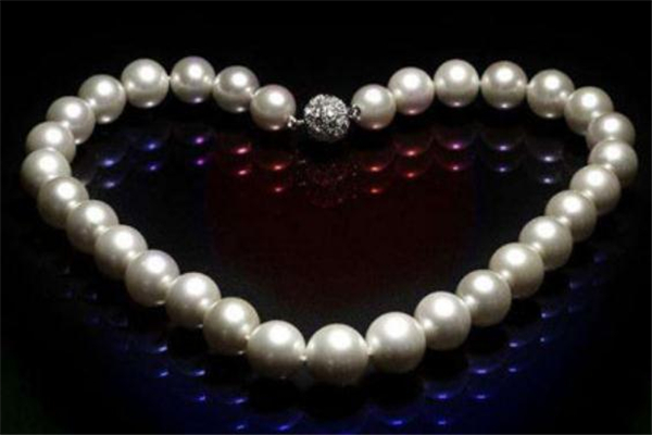 珍珠項(xiàng)鏈變黃了怎么辦 珍珠項(xiàng)鏈變黃怎么清洗 珍珠項(xiàng)鏈變黃了怎么辦 珍珠項(xiàng)鏈變黃怎么清洗