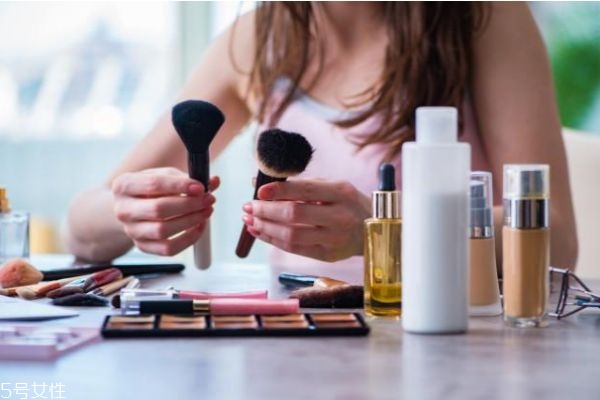 孕婦能用化妝品嗎 孕婦禁用的10大化妝品 孕婦能用化妝品嗎 孕婦禁用的10大化妝品