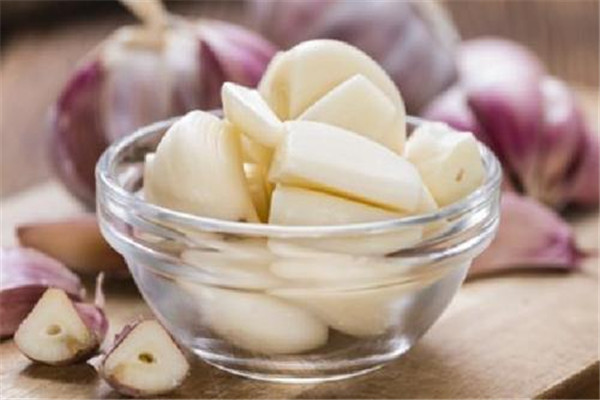 生吃大蒜有什么好處 生吃大蒜注意事項 生吃大蒜有什么好處 生吃大蒜注意事項