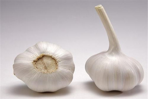 生吃大蒜能壯陽(yáng)嗎 生吃大蒜要適量 生吃大蒜能壯陽(yáng)嗎 生吃大蒜要適量