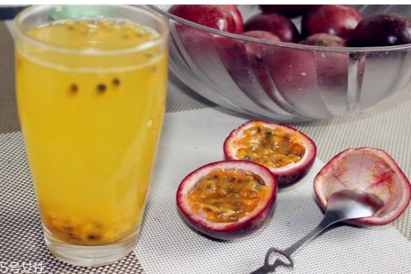 百香果有什么營(yíng)養(yǎng)價(jià)值呢 吃百香果有什么好處呢 百香果有什么營(yíng)養(yǎng)價(jià)值呢 吃百香果有什么好處呢