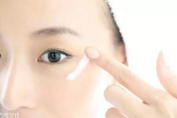 隔離霜在防曬霜前還是后 順序弄反就沒效果了 隔離霜在防曬霜前還是后 順序弄反就沒效果了