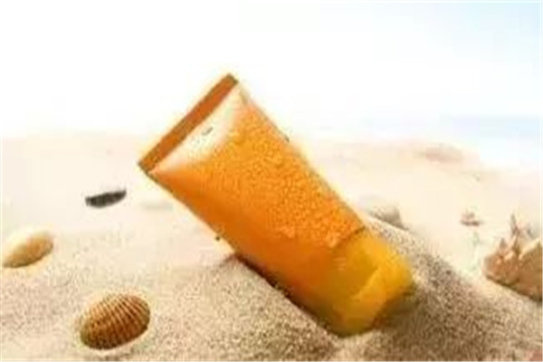 防曬霜辣眼睛正常嗎 防曬霜為什么會(huì)辣眼睛 防曬霜辣眼睛正常嗎 防曬霜為什么會(huì)辣眼睛