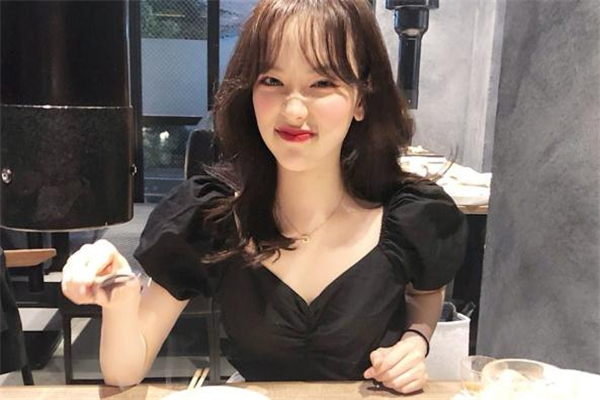 泡泡袖上衣什么顏色好看 泡泡袖上衣夏日穿搭 泡泡袖上衣什么顏色好看 泡泡袖上衣夏日穿搭