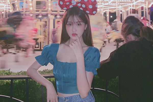 方領(lǐng)上衣什么顏色好看 方領(lǐng)上衣穿搭圖片 方領(lǐng)上衣什么顏色好看 方領(lǐng)上衣穿搭圖片