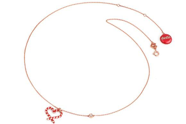 肥宅快樂水項(xiàng)鏈多少錢 周大?？煽诳蓸讽?xiàng)鏈價(jià)格