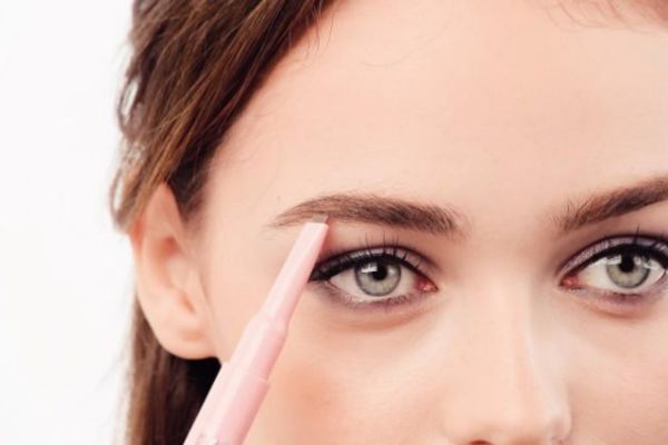 眼影刷怎么用?眼影刷的使用方法 眼影刷怎么用?眼影刷的使用方法