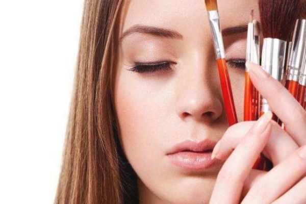 眼影刷尺寸怎么選 如何選擇和使用眼影刷 眼影刷尺寸怎么選 如何選擇和使用眼影刷