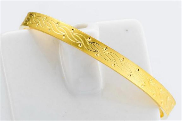 黃金手鐲死圈和活圈哪個好 黃金手鐲死扣好還是調(diào)松緊好 黃金手鐲死圈和活圈哪個好 黃金手鐲死扣好還是調(diào)松緊好