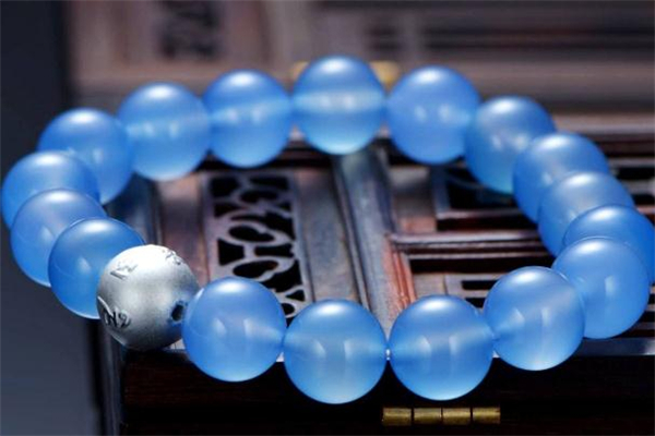 藍(lán)玉髓的功效與作用 藍(lán)玉髓有什么寓意 藍(lán)玉髓的功效與作用 藍(lán)玉髓有什么寓意