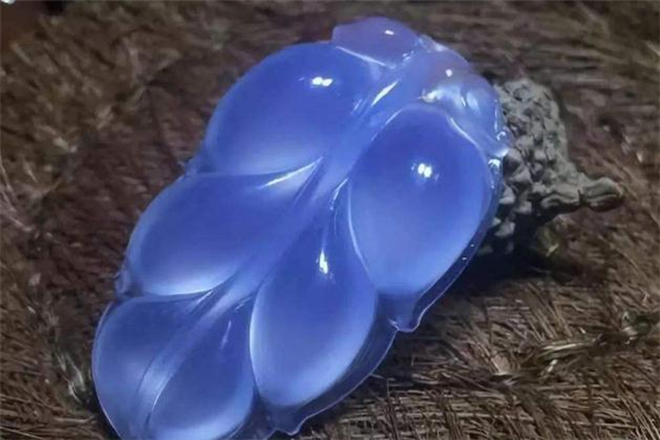 藍(lán)玉髓的功效與作用 藍(lán)玉髓有什么寓意 藍(lán)玉髓的功效與作用 藍(lán)玉髓有什么寓意