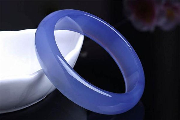 藍(lán)玉髓的功效與作用 藍(lán)玉髓有什么寓意 藍(lán)玉髓的功效與作用 藍(lán)玉髓有什么寓意