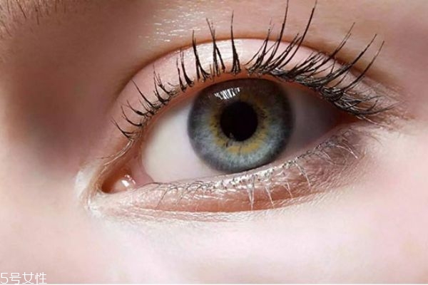 擦眼霜用哪個手指最好 擦眼霜注意事項(xiàng)