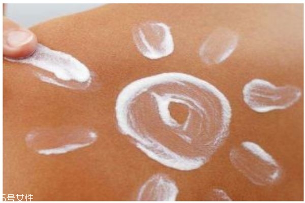 皮膚脫皮的原因有什么呢 為什么會(huì)皮膚脫皮呢 皮膚脫皮的原因有什么呢 為什么會(huì)皮膚脫皮呢