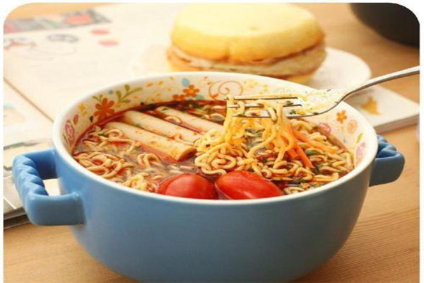 泡面熱量高嗎 泡面建議是少吃比較好 泡面熱量高嗎 泡面建議是少吃比較好