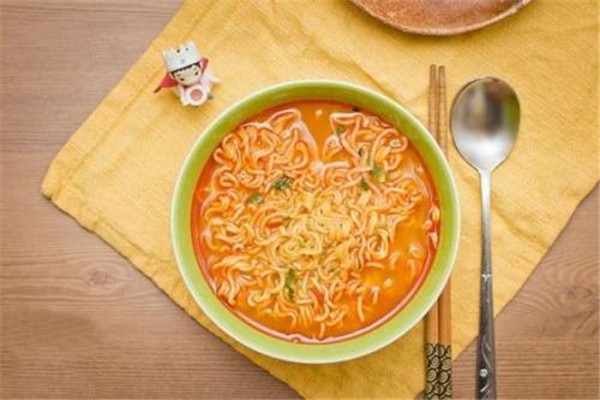 泡面熱量大還是米飯熱量大 泡面和米飯哪個(gè)熱量大 泡面熱量大還是米飯熱量大 泡面和米飯哪個(gè)熱量大