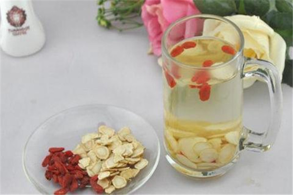 黃芪石斛泡水喝的功效 黃芪石斛泡水喝好嗎 黃芪石斛泡水喝的功效 黃芪石斛泡水喝好嗎