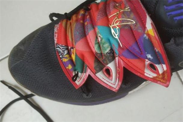 耐克歐文5捕蠅草怎么系 歐文5捕蠅草教程 耐克歐文5捕蠅草怎么系 歐文5捕蠅草教程