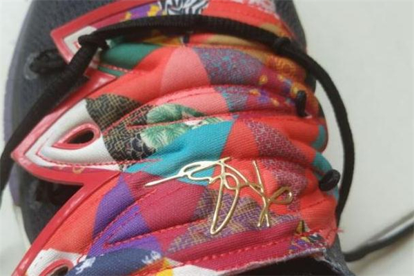 耐克歐文5捕蠅草怎么系 歐文5捕蠅草教程 耐克歐文5捕蠅草怎么系 歐文5捕蠅草教程