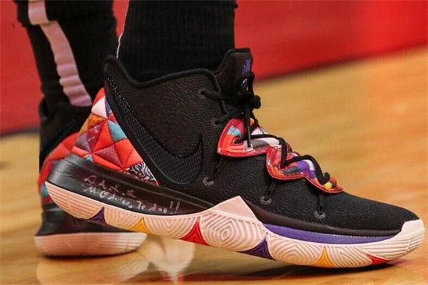 耐克歐文5捕蠅草怎么系 歐文5捕蠅草教程 耐克歐文5捕蠅草怎么系 歐文5捕蠅草教程