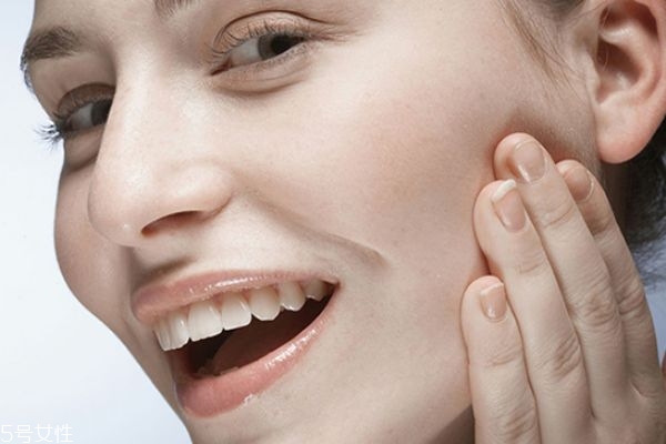 抗皺補(bǔ)水護(hù)膚品哪個(gè)好 不僅保濕還能抗皺