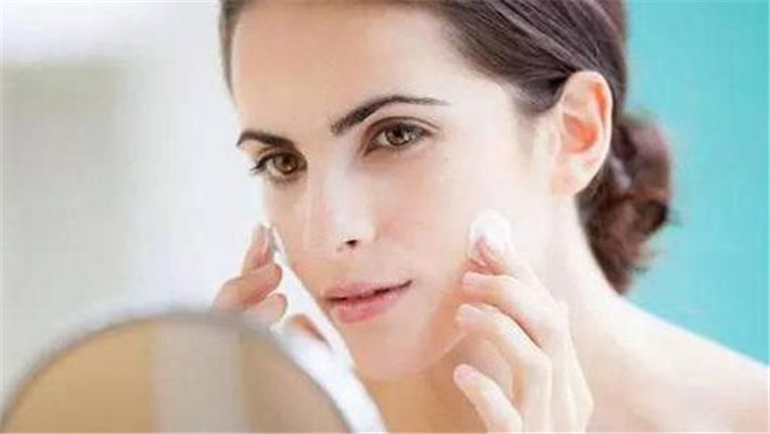 皮膚缺水如何補(bǔ)水 皮膚缺水怎么辦 皮膚缺水如何補(bǔ)水 皮膚缺水怎么辦